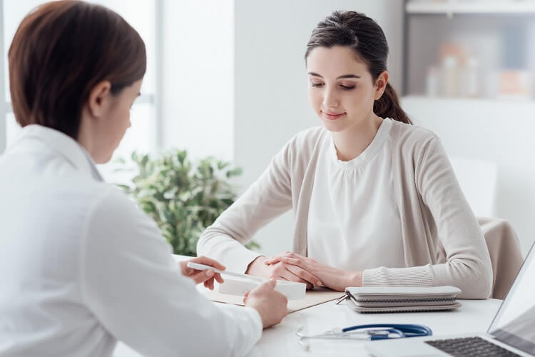 Como fortalecer unhas: consulta com médico