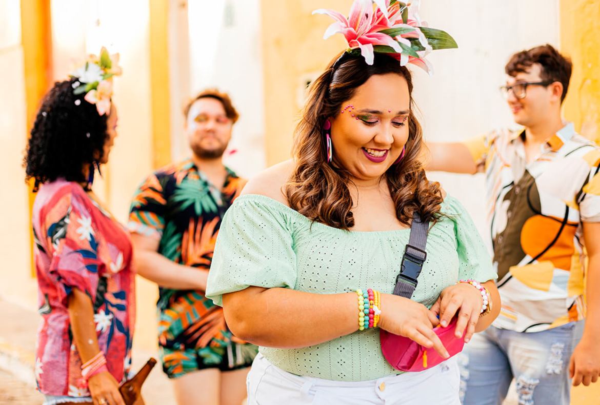 lista com o que levar no carnaval de rua, nos bloquinhos